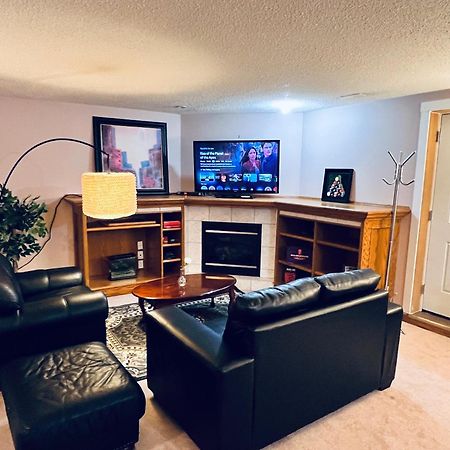 A Classic Homely Basement Suite! Chestermere Exterior foto