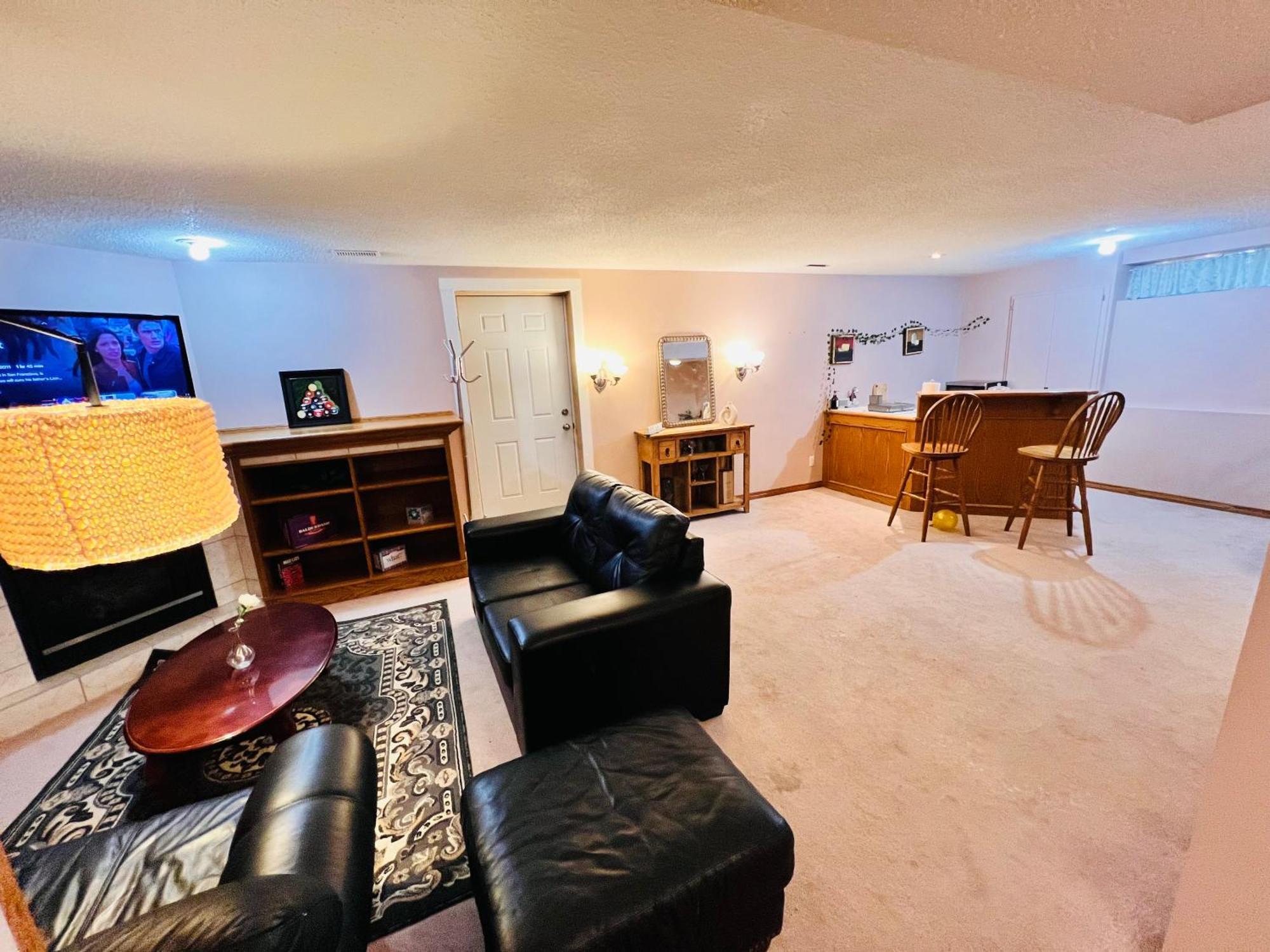 A Classic Homely Basement Suite! Chestermere Exterior foto