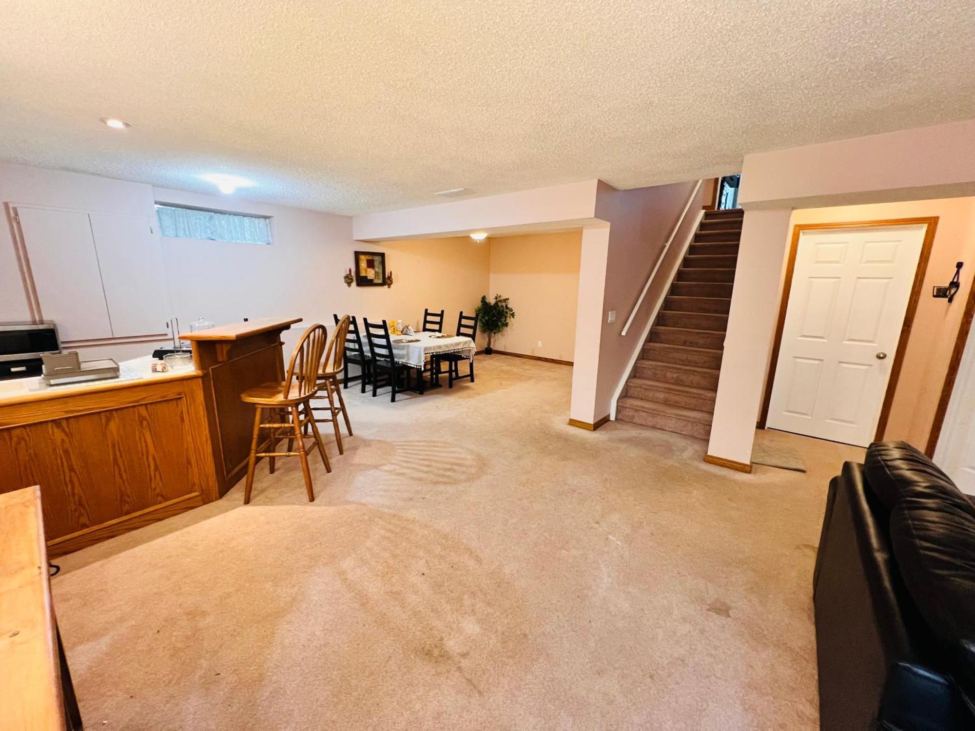 A Classic Homely Basement Suite! Chestermere Exterior foto