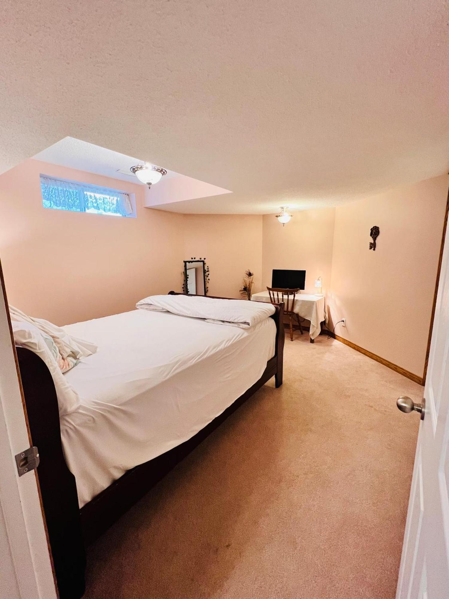 A Classic Homely Basement Suite! Chestermere Exterior foto